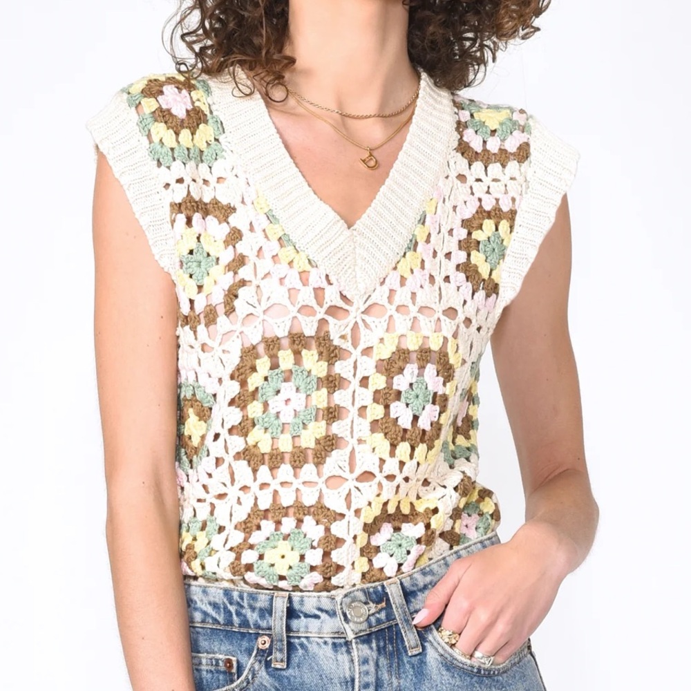 Anthro Greylin Women’s Small Crochet Vest V-Neck Knit Cream Pastel Floral Granny